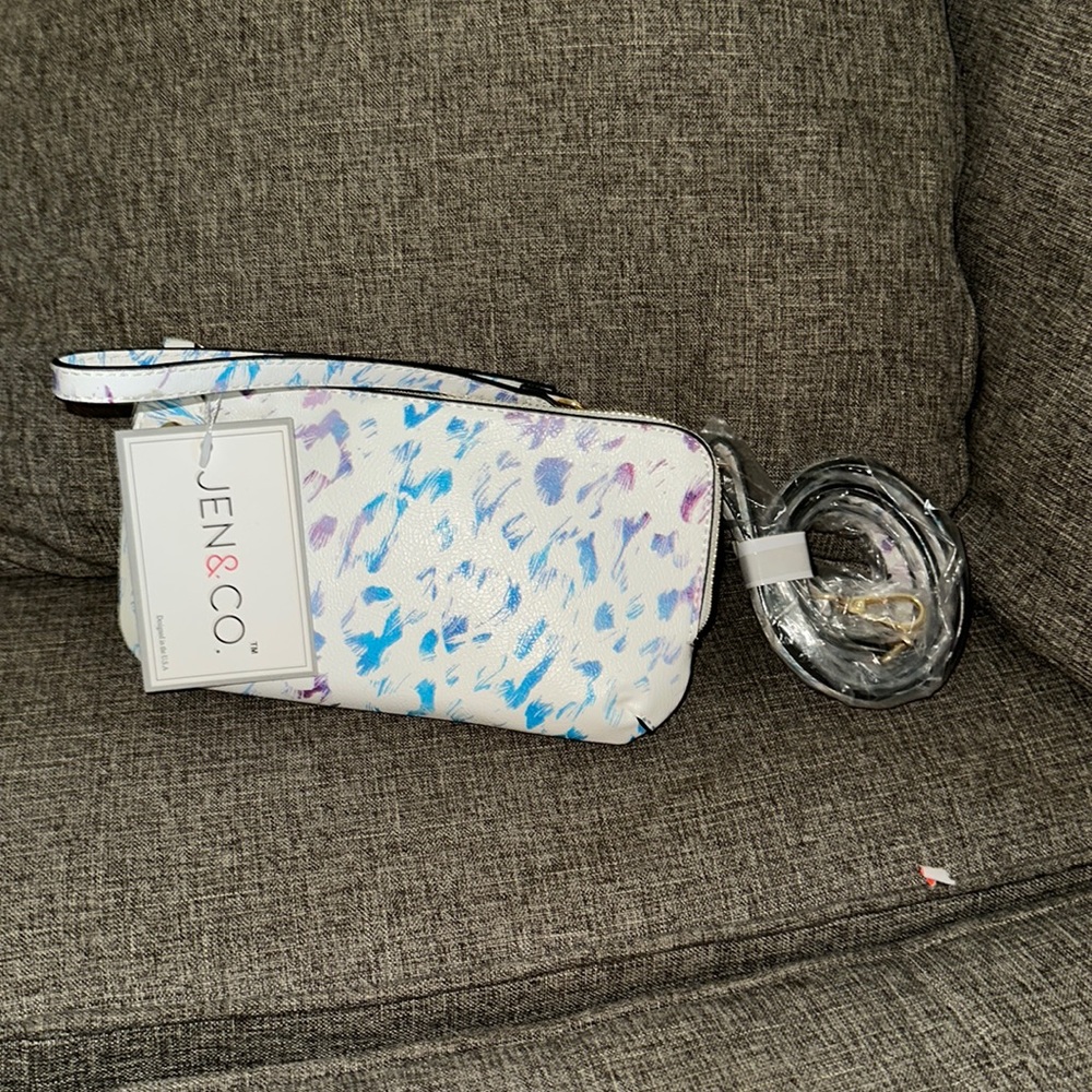 Crossbody/wristlet